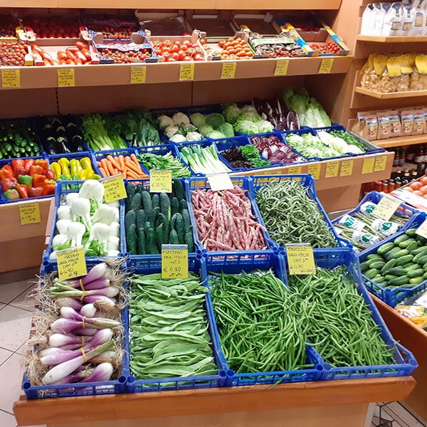 negozio-vendita-al-dettaglio-verdura-fresca-milano negozio-vendita-al-dettaglio-verdura-fresca-milano