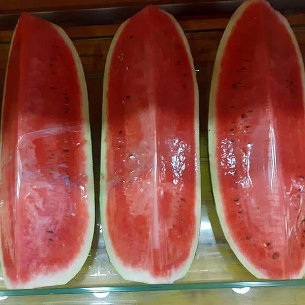 vendita-frutta-gia-tagliata-pulita-pronta-essere-mangiata