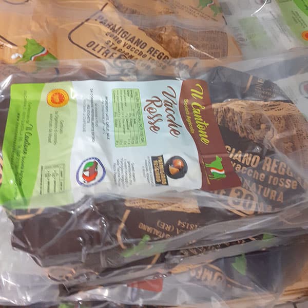 parmigiano-reggiano-vacche-rosse-negozio-formaggio-novara-milano